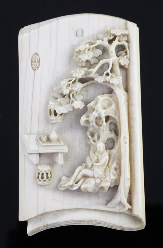 An unusual Chinese ivory plaque, 18th/19th century, 7.6cm, hairline age cracks